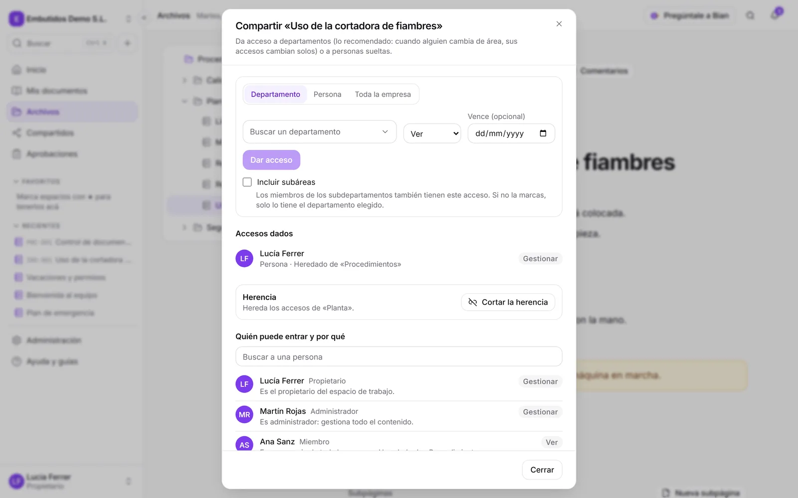 El diálogo Compartir con los accesos dados y la lista de quién puede entrar y por qué